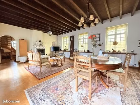 propriété 8 pièces 220 m²