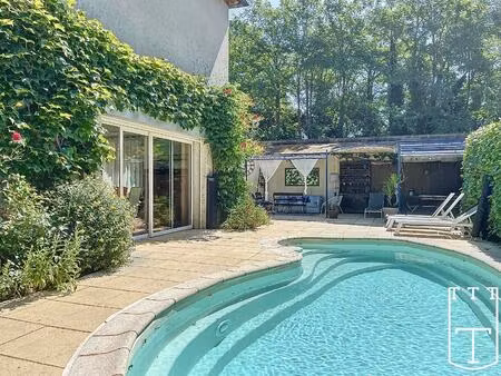 maison avec piscine dans un cadre bucolique