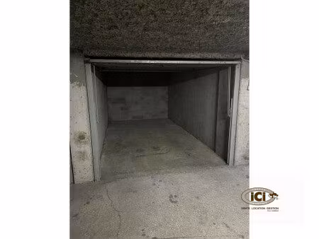 garage / box fermé en sous sol a deux pas du tram