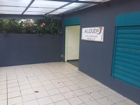 a louer local commercial/professionnel de 78.80 m2 à saint b