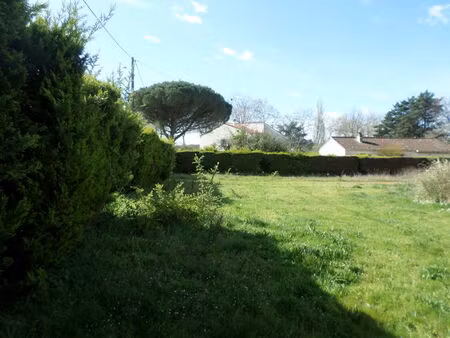 centre village terrain à bâtir de 492 m2.