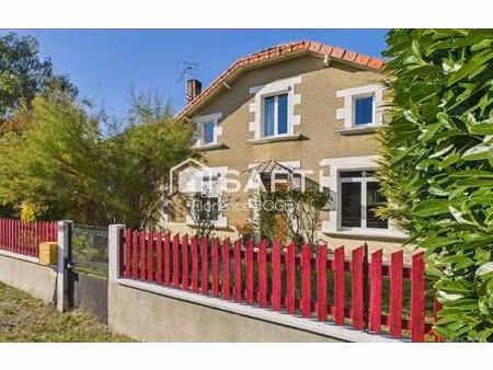 maison rénovée avec soin sur près de 4 800 m² de terrain – à 3 km d’un bourg avec commerce