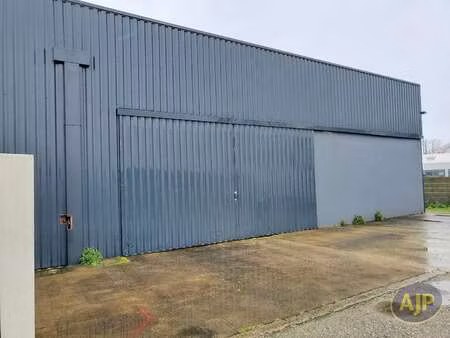 vente bureaux et commerces à montaigu (85600) : à vendre / 434m² montaigu