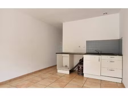 location appartement  31.9 m² t-2 à les salles-du-gardon  370 €