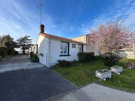 vente maison à lairoux (85400) : à vendre / 101m² lairoux