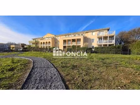 appartement t2 avec stationnement privatif - residence recente et securisee proche centre 