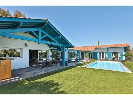villa contemporaine avec piscine