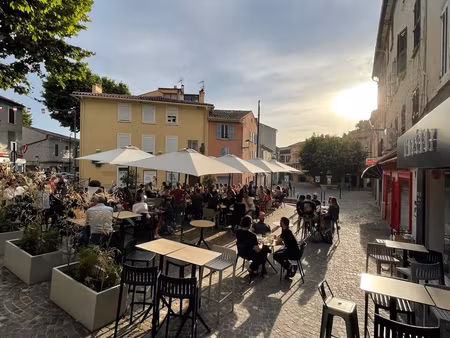 bar à cocktails clé en main avec terrasse d'exception au coeu