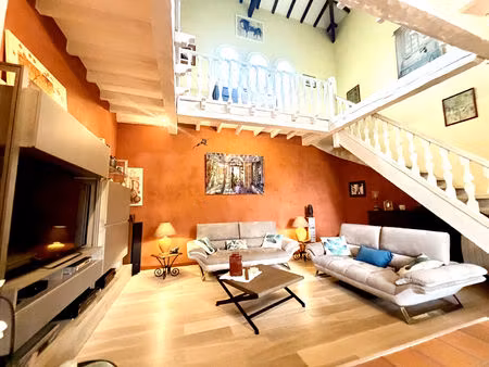 pechbusque - maison familiale 9 pièces d'environ 245m² plus annexes