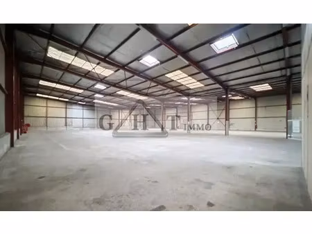 entrepot bureaux a louer 1 300 m² brie comte robert