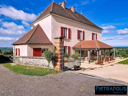 authentique maison brionnaise – volumes  charme et potentiel