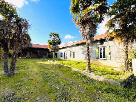 a vendre maison sur la commune d'haget avec grand terrain