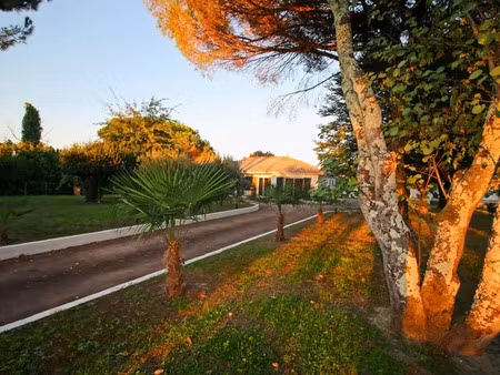 vente maison 5 pièces 137 m² à vayres (33870)  350 000 €