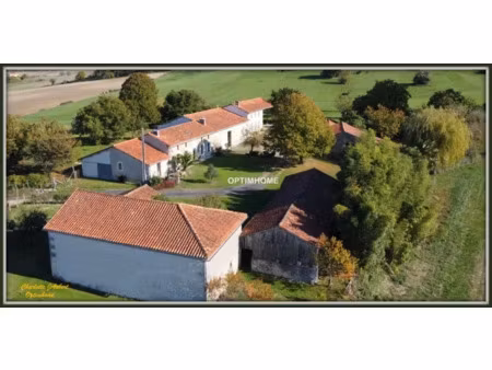 vente ferme 13 pièces 422 m² à montmoreau (16190)  314 500 €