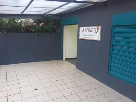 location local commercial 79m² st benoit 97470
