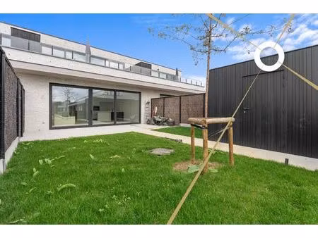 energiezuinige eengezinswoning met carport  2 slaapkamers en tuin