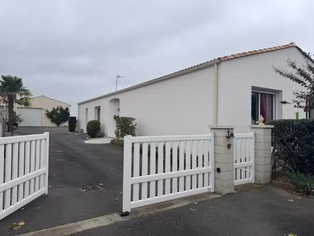 superbe maison contemporaine de plain-pied avec vue dégagée