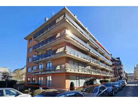 surface commerciale à vendre à jambes (vbd42856)