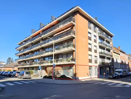 surface commerciale à vendre à jambes (vbd42858)