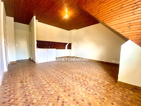 à louer à lancieux appartement t2 1er étage