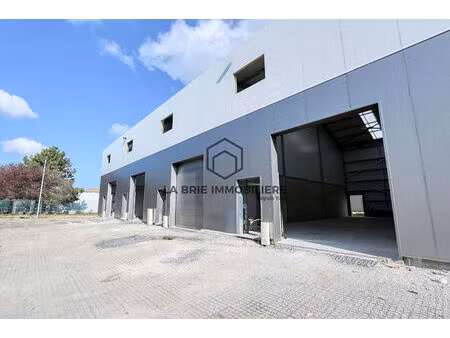 local d'activité brie comte robert 120.9 m2