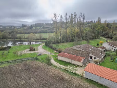 grange rénovée au bord de son étang avec vues exceptionnelles
