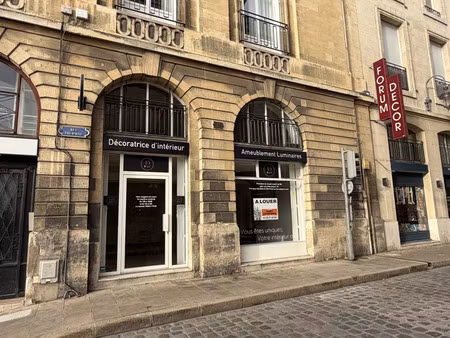 location local commercial 81m2 reims 51100 - 1760 € - surface privée
