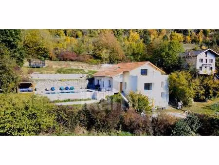 maison avec piscine et jardin aigueblanche (73)