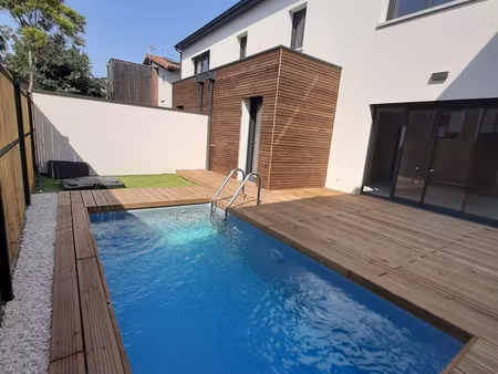 belle maison neuve t5 avec piscine de 123 m2 + parking