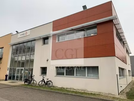 location commerce 1631 m² à saint-priest (69800)