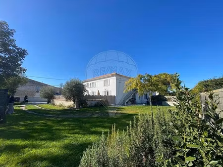 maison de luxe à vendre au le chay