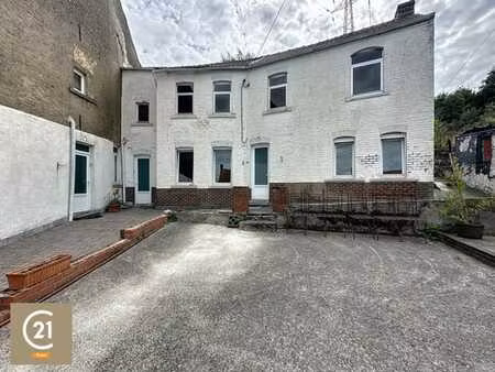 maison de 3 chambres à rénover.