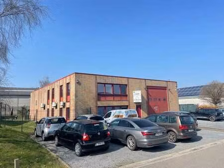 entrepôt et bureaux