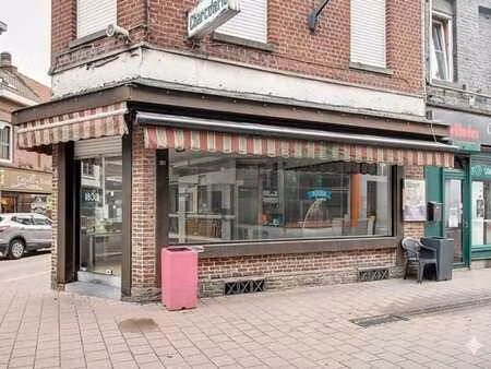 rez-de-chaussée commercial situé en centre-ville. libre immé