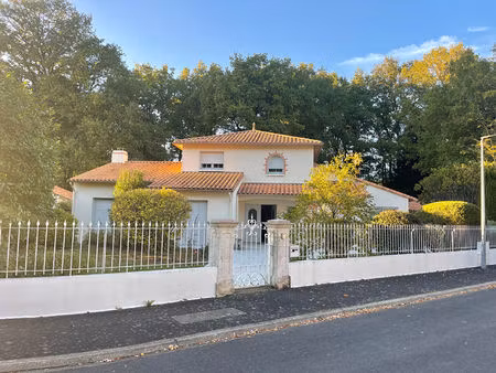 maison basse goulaine 7 pièce(s) - 230m²