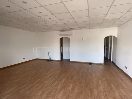 location locaux professionnels 66 m² à saint gilles les bains (97434)  2 250 €