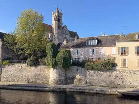 emplacement et vue exceptionnels pour cette grande maison de charme rénovée