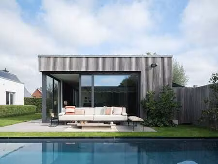 villa rénovée avec dépendance (75 m²) et piscine (18 mètres