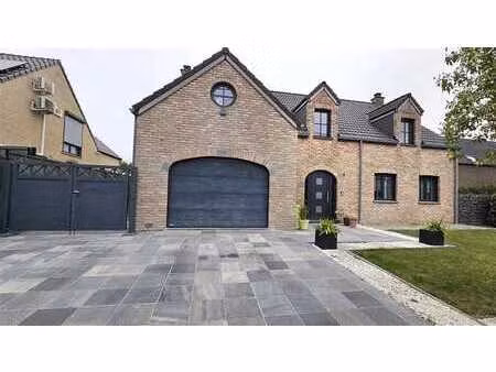 sous option - plus de visite - chouette villa avec beau jard