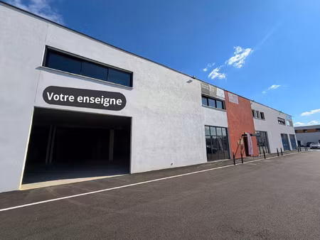 local commercial 300 m2 zone commerciale visibilité a8