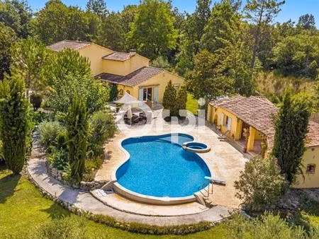 prestige - spacieux - piscine - dépendances - havre de paix