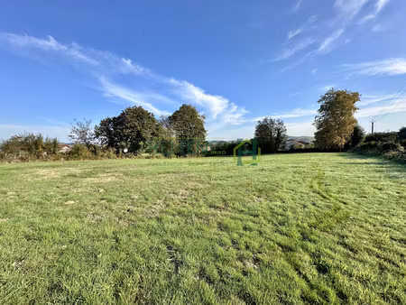 terrain à bâtir alliant proximité des services et calme entr