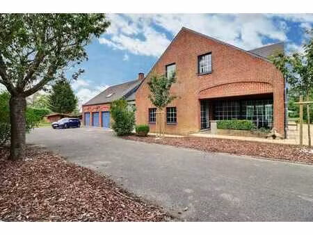 magnifique propriété sur plus d'un hectare