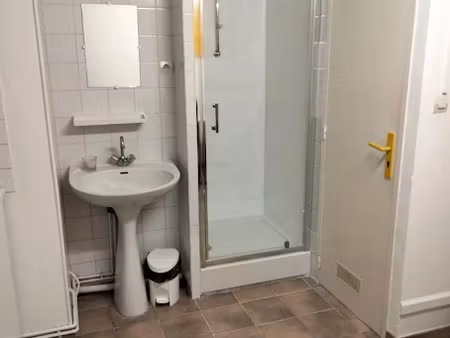 location meublée appartement 1 pièce 10 m² à salouël (80480)  300 €