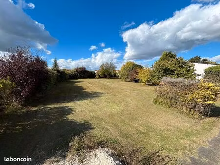 terrain à bâtir – environ 1 000 m² – saint-fort-sur-le-né