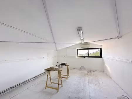 merville   local de 83 m² climatisé