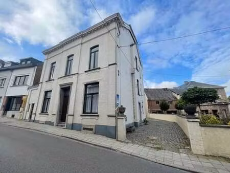 bien atypique: rez dans maison de maître avec jardin