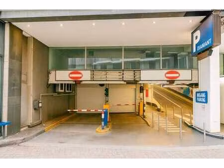 negen autostaanplaatsen in empire building te koop