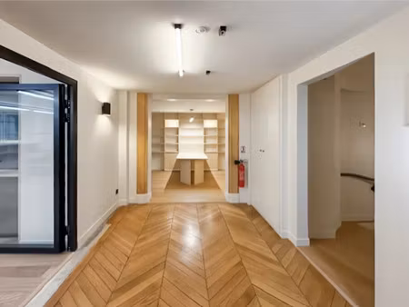 location locaux professionnels 325 m² à paris 8ème (75008)  18 938 €