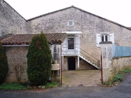 location maison 3 pièces 56 m² à feuillade (16380)  410 €